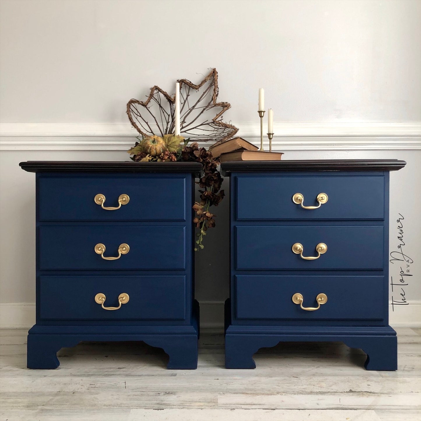 End Table makeover using Dixie Belle Bunker Hill Blue Chalk Mineral Paint