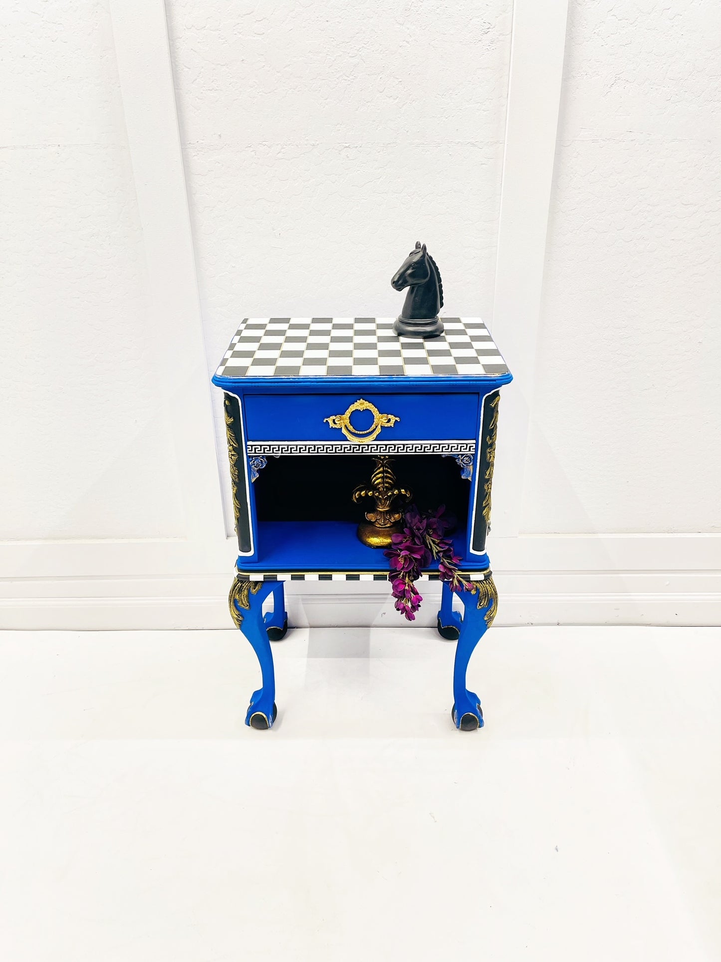 Vintage End Table painted with Dixie Belle Cobalt Blue Chalk Mineral Paint for a bold blue furniture makeover 