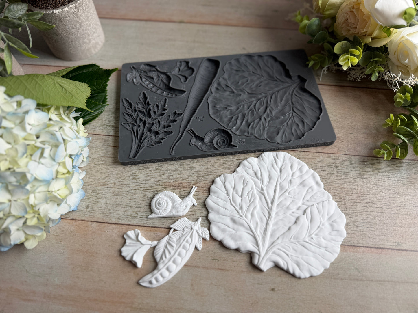 Spring Garden Mould (IOD) Iron Orchid Designs- 6x10
