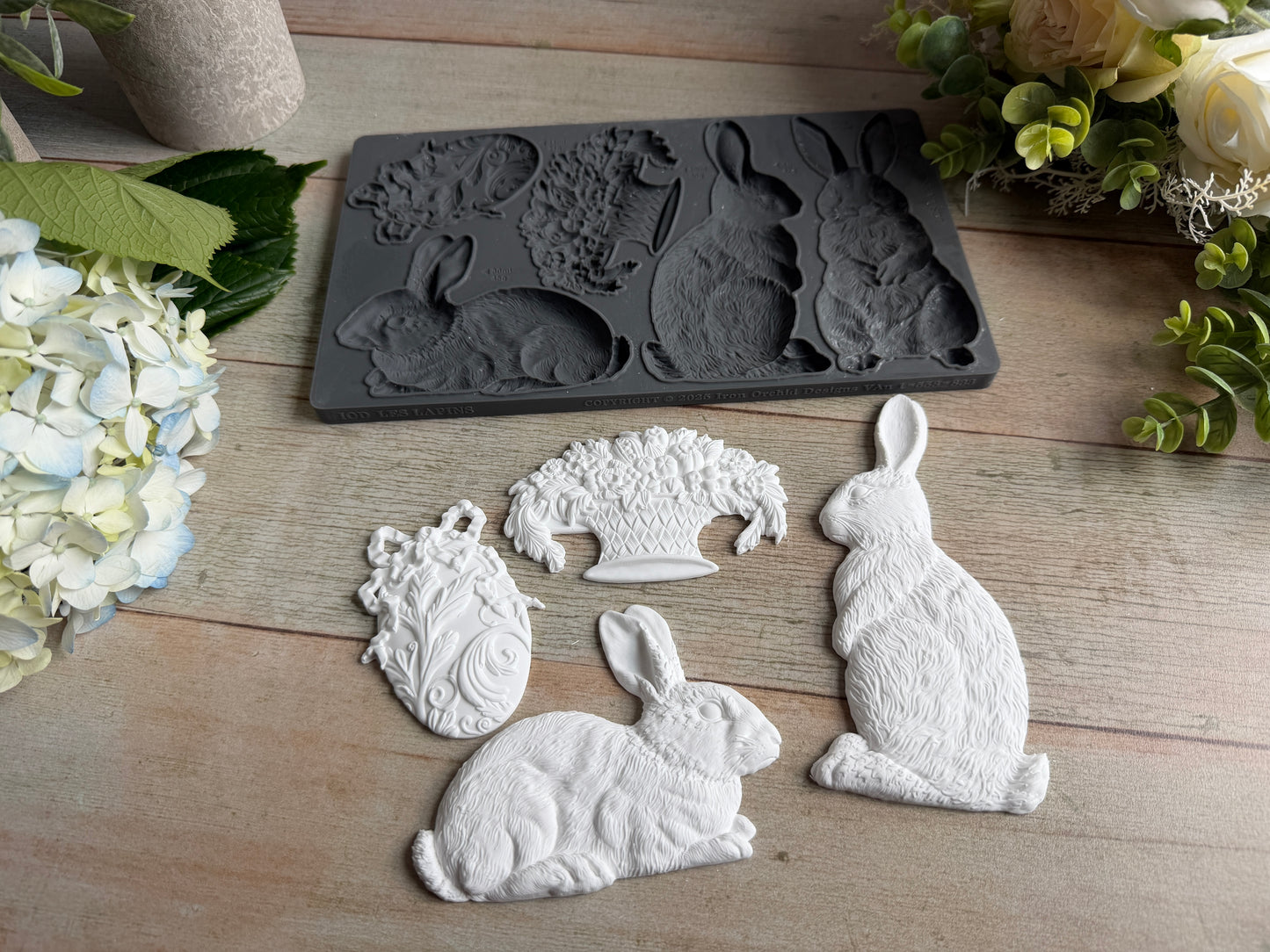 IOD Les Lapins Mould (IOD) Iron Orchid Designs– 6x10
