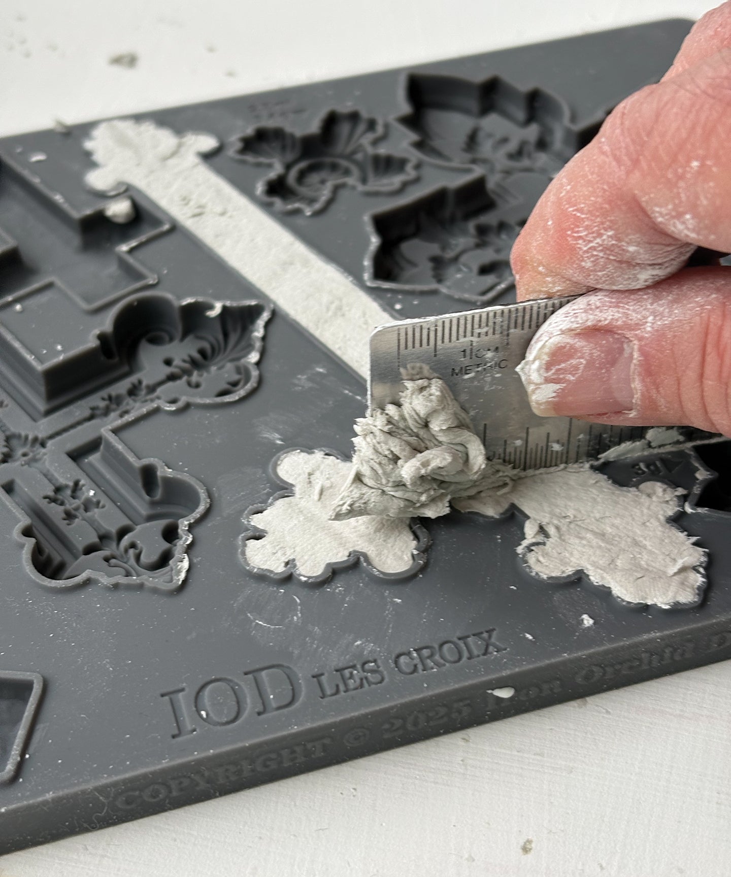 IOD Les Croix Mould (IOD) Iron Orchid Designs– 6x10