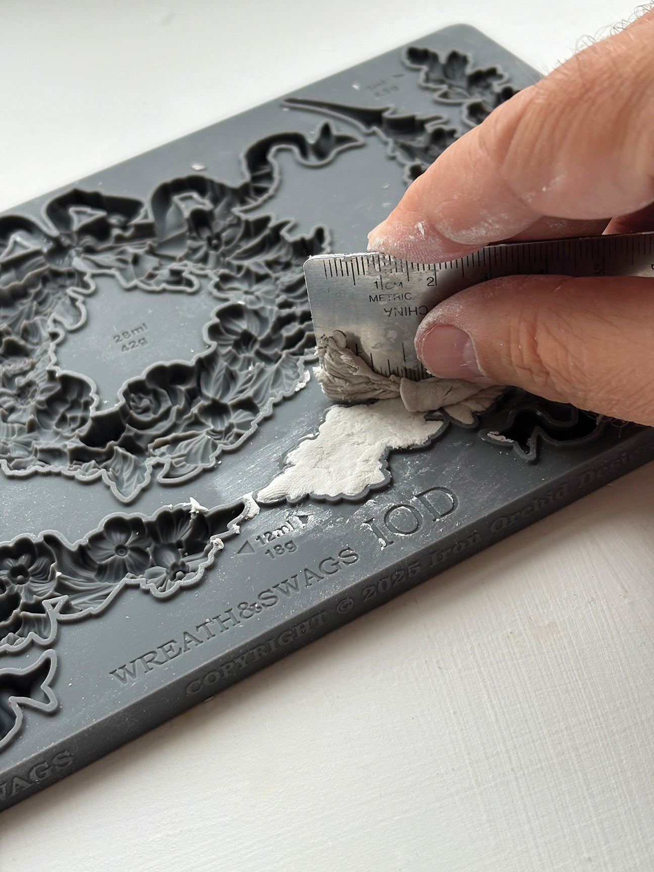 Wreath & Swags Mould (IOD) Iron Orchid Designs- 6x10
