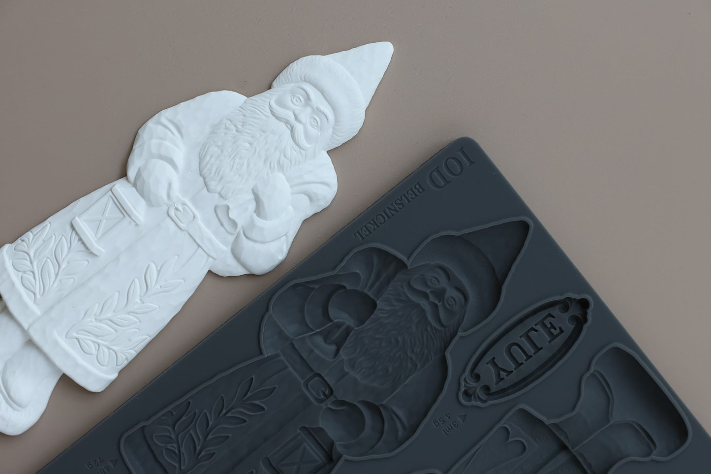 Belsnickel Mould (IOD) Iron Orchid Designs – 6x10
